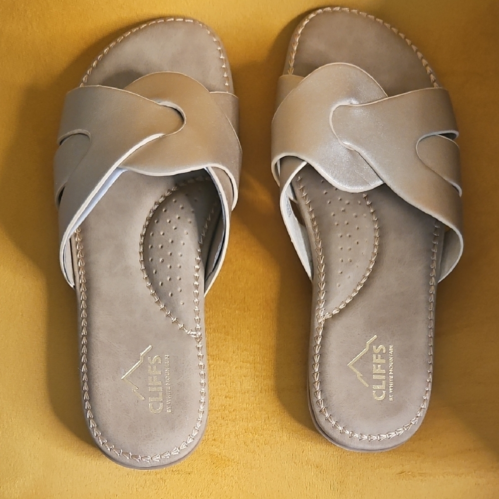 Cliffs Women's Tan Slide Sandals